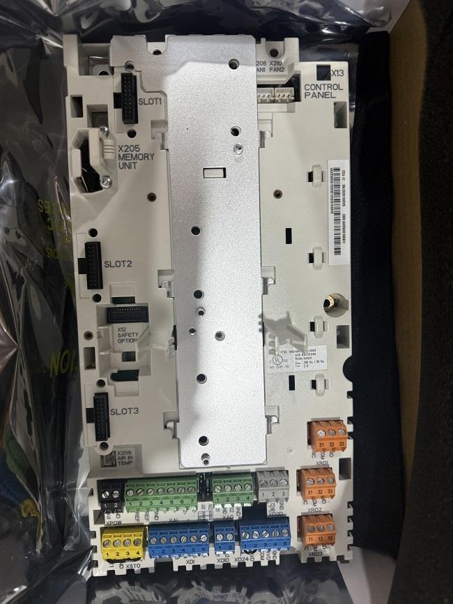 ABB ZCU-12 Control Unit for ACS880 Series Inverter 3AXD5000018303012