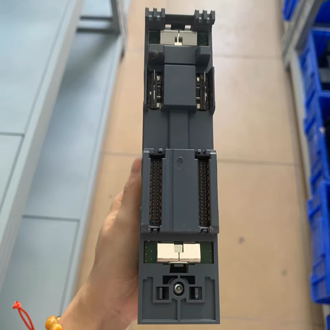 SIEMENS S7-1500 Digital Output Module 16x24VDC/230VAC 2A HF